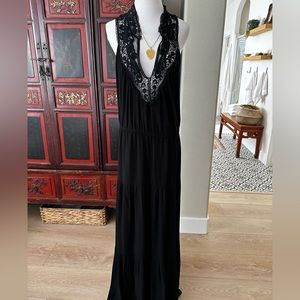 Stillwater black maxi dress with v neck & lace detail size M